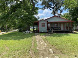 106-108 E Crockett St, Rocksprings, TX 78880