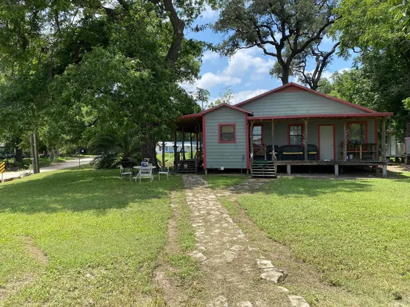 106-108 E Crockett St, Rocksprings, TX 78880