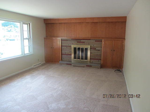 2nd image of 1418 Frederick Ct