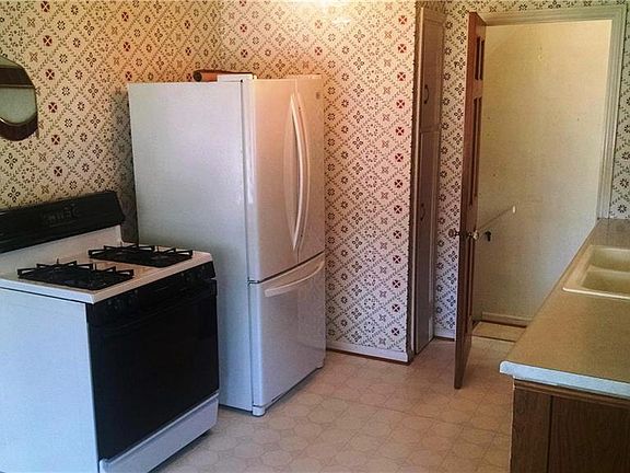 5th image of 2621 117th St