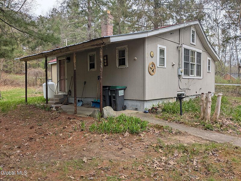 2nd image of 16 Louden Road