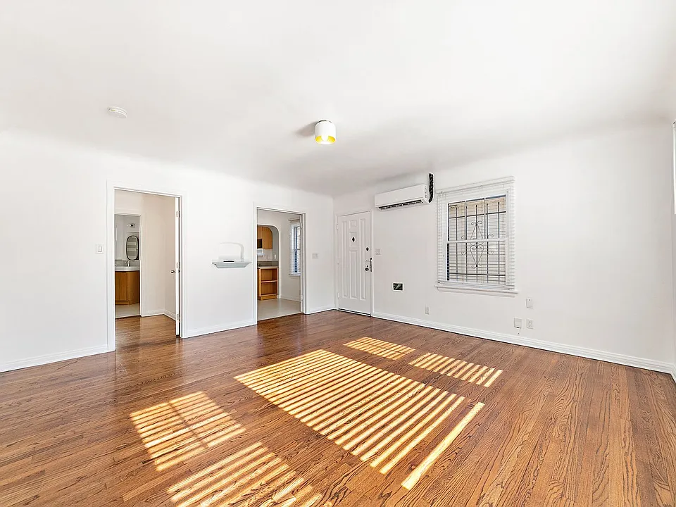 1858 Westerly Ter