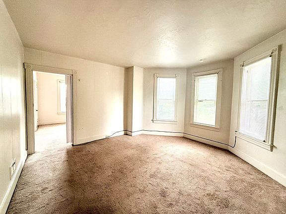 4th image of 1946 Willow Street Pike APT 2S