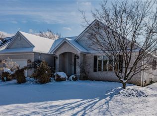 3400 Wynde Tree Dr, Seven Hills, OH 44131
