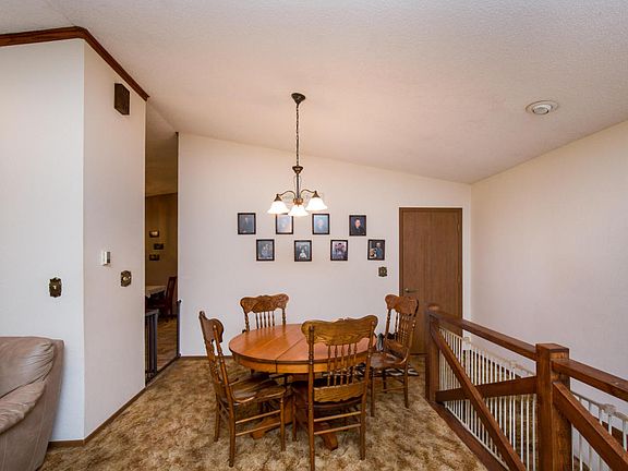 3rd image of 226 Thoreson Ave