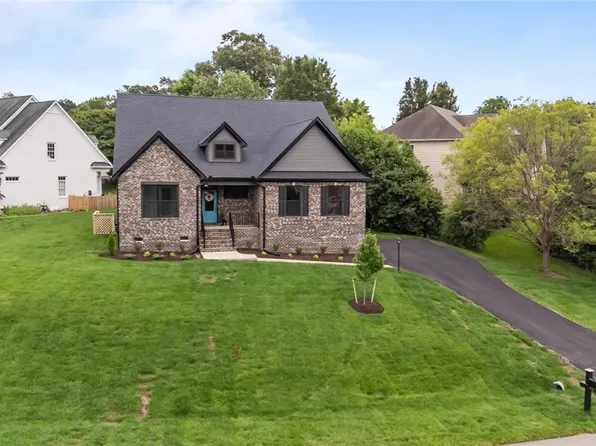 9074 Winter Spring Dr, Mechanicsville, VA 23116