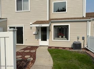 179 Parkview Cir, Grand Forks, ND 58201