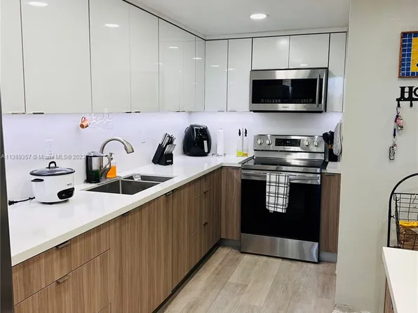 10090 NW 80th Ct APT 1302, Hialeah Gardens, FL 33016