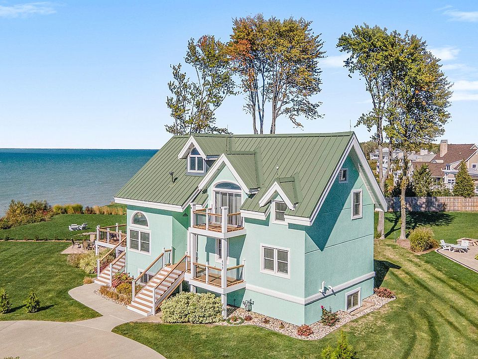 1st image of 653 Lake Shore Dr