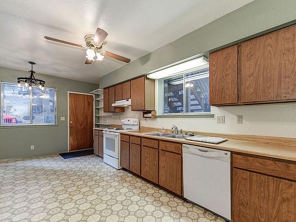 4th image of 25939 Sugar Pine Dr