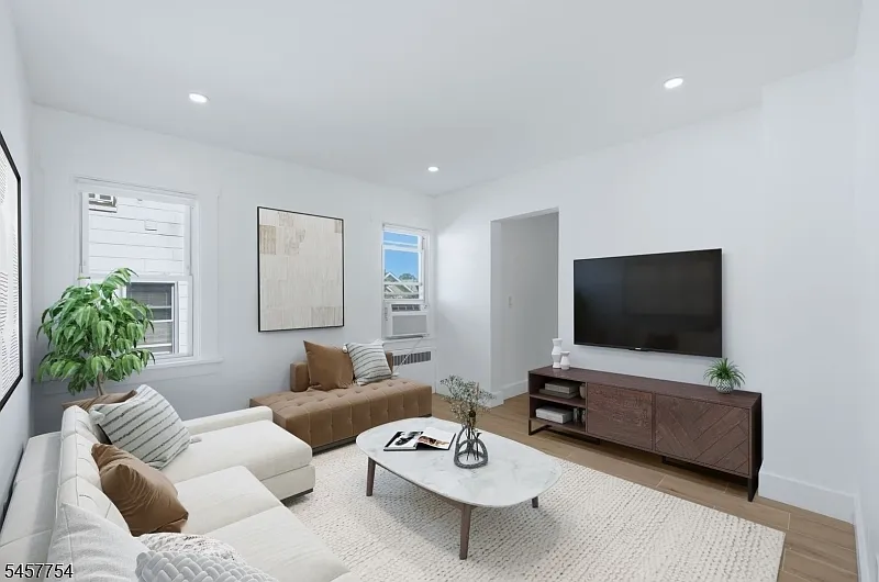 3 bed, 1.0 bath, $3,475 — Photo 4