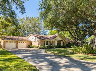 53 Candlewood Ct, Lake Jackson, TX 77566