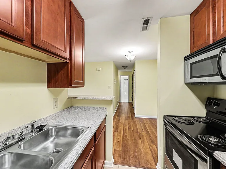33 Fern Oak Cir #103 — Photo 5