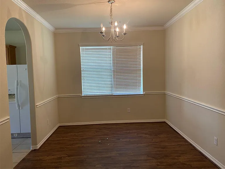 2912 Ashbrook Ln — Photo 3