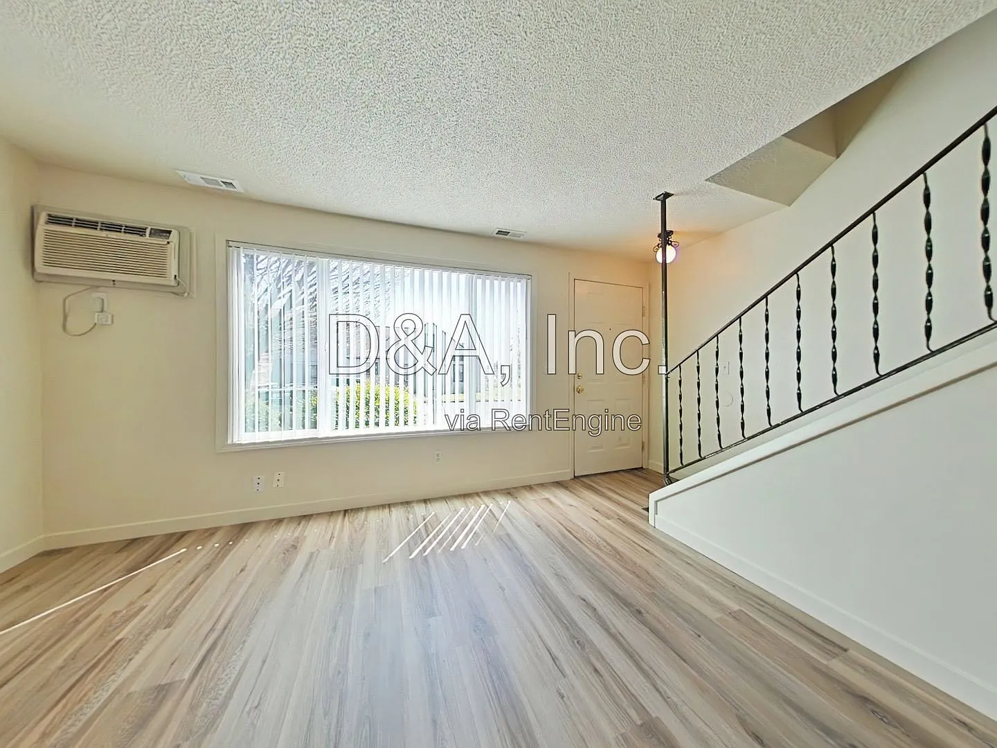 2 bed, 1.5 bath, 900 sqft, $1,295 — Photo 3
