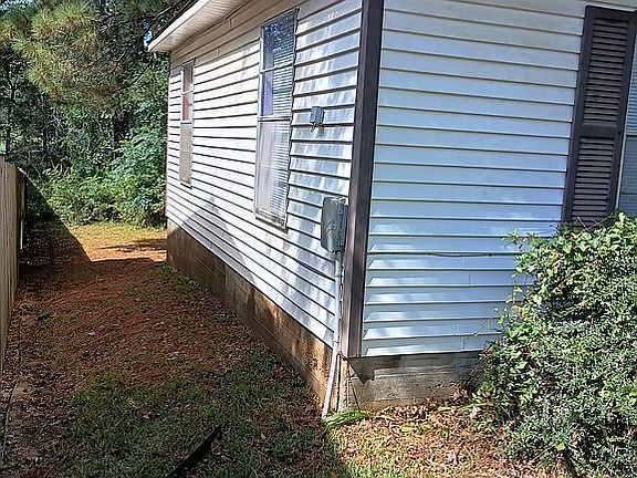 3rd image of 111 Valley View Dr