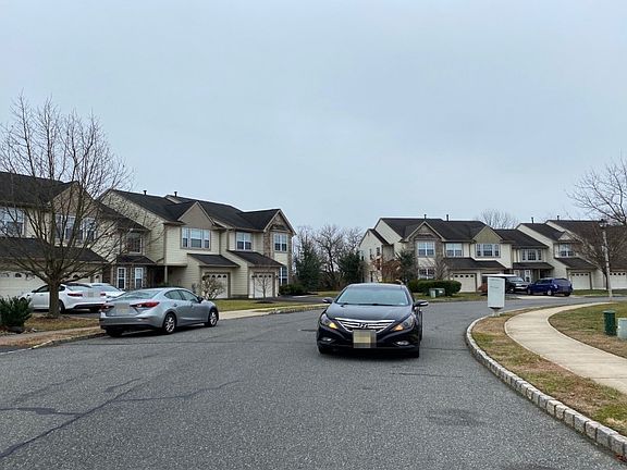 4th image of 78 Roosevelt Blvd