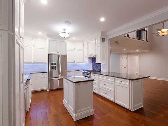 3rd image of 103 Whirlaway Ct