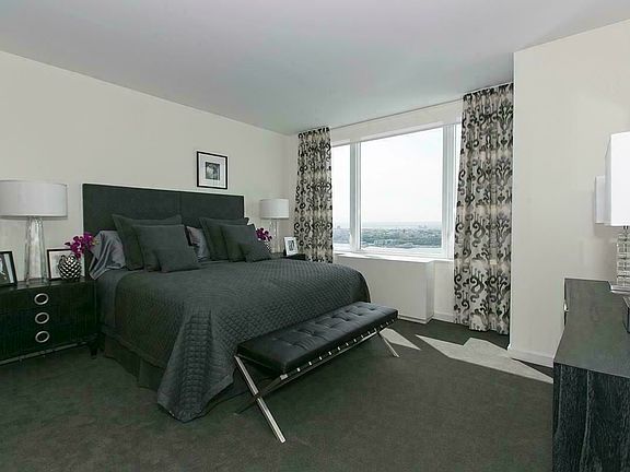 4th image of 160 W 62nd St APT 46F