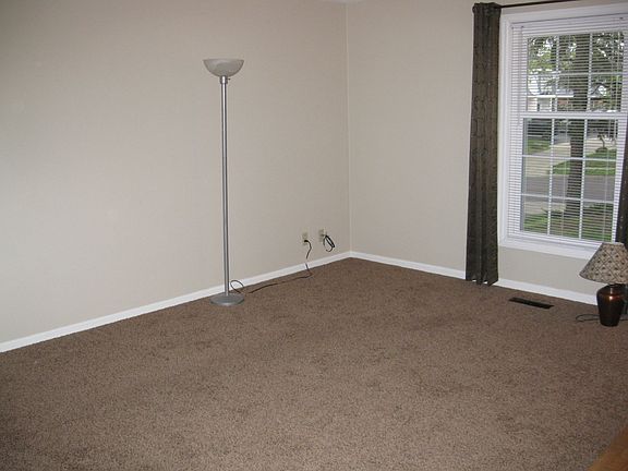 3rd image of 6005 N Old Orchard Dr