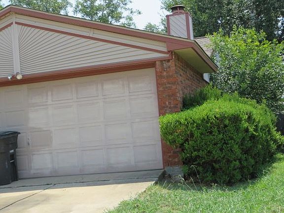 2nd image of 5824 Maiden Ln