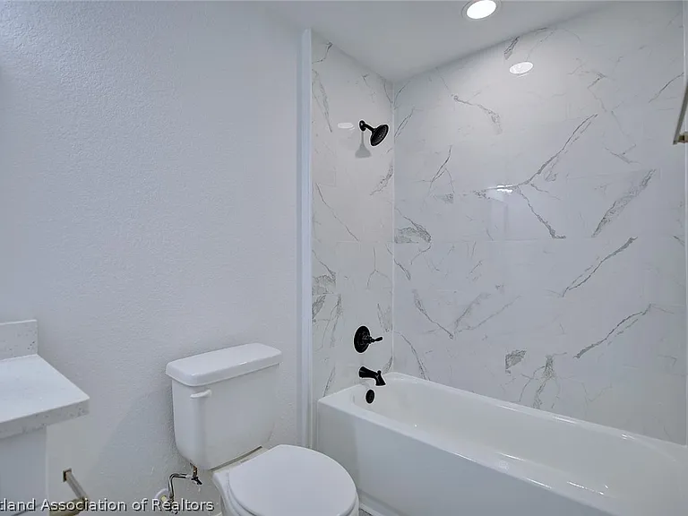 544 Vanguard Ave NW — Photo 14