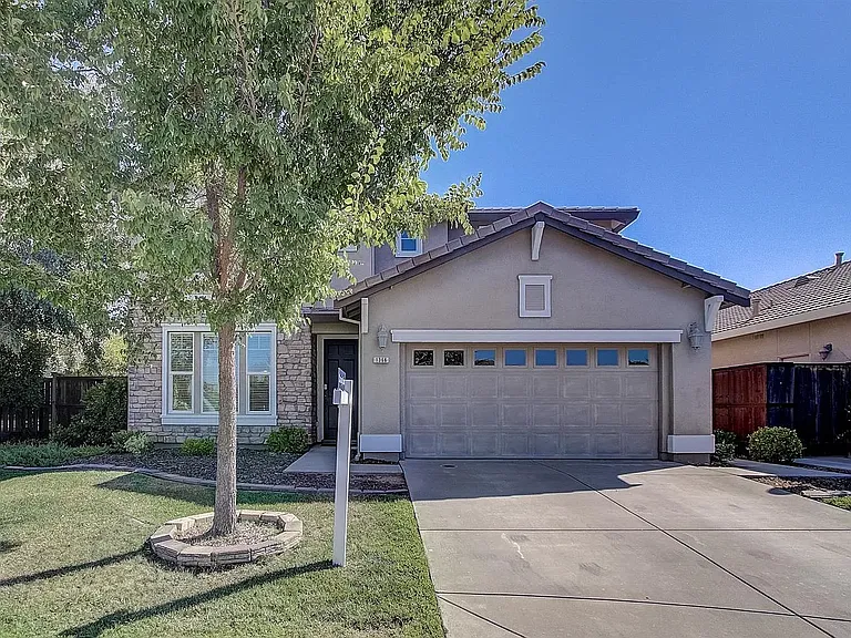 1366 Rawlings Ln — Photo 2