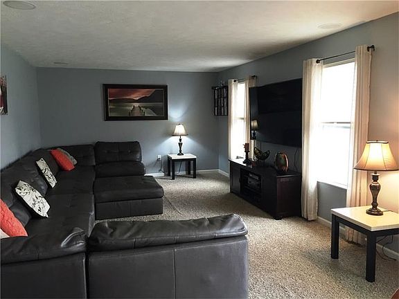 4th image of 1037 Sweet Brier Dr