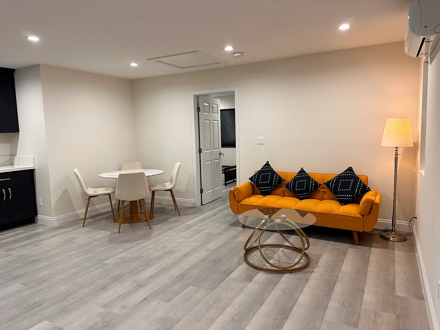 2 bed, 800 sqft, $2,900 — Photo 1