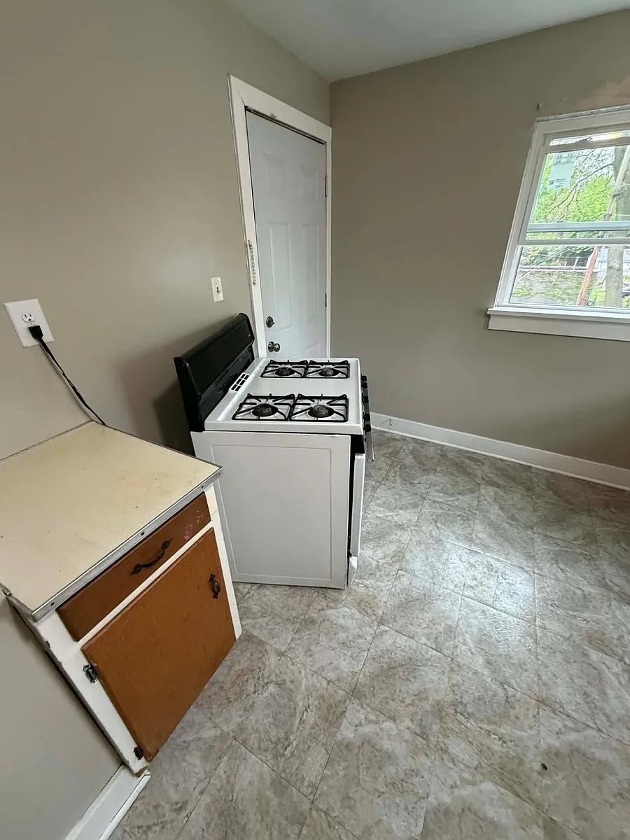 Building Photo - 457 Parker Ave #1
