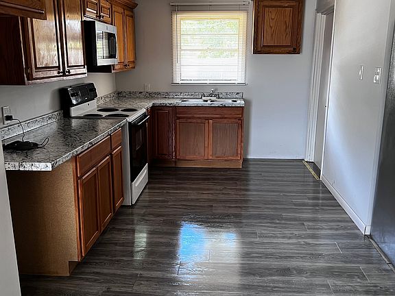 5th image of 804 SW McKinley Ave