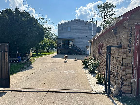 3rd image of 15807 Woodbridge Ave