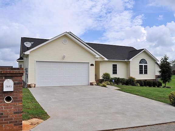 3rd image of 2613 Covington Cir