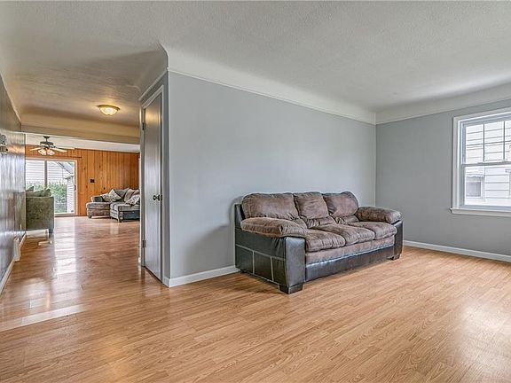 5th image of 27421 Forestview Ave