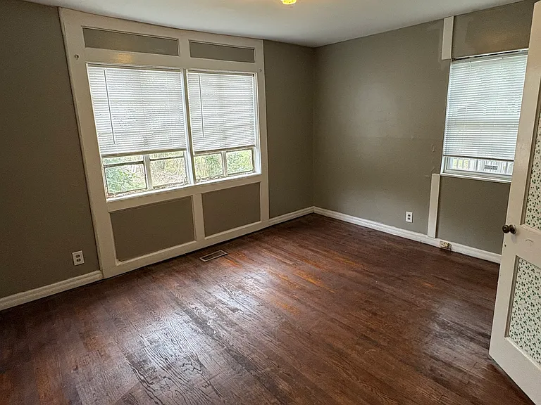 5513 Avenue P — Photo 23