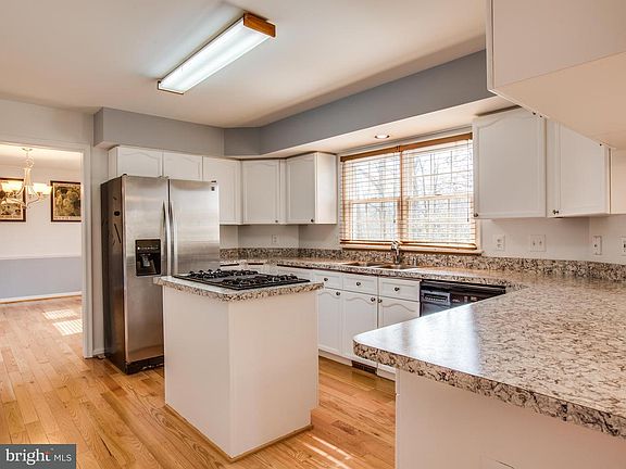 3rd image of 11700 Walsh Ct