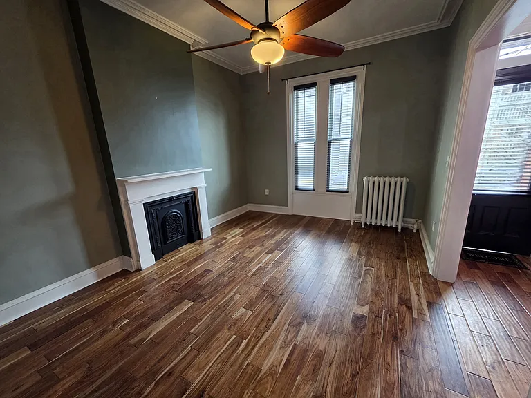 148 S Swan St #A — Photo 4