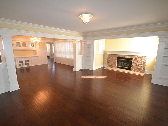 3rd image of 234 N Wilton Pl