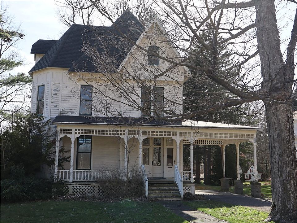 1st image of 141 W Main St