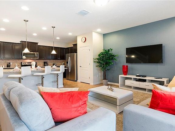 4th image of 8956 Adriatico Ln