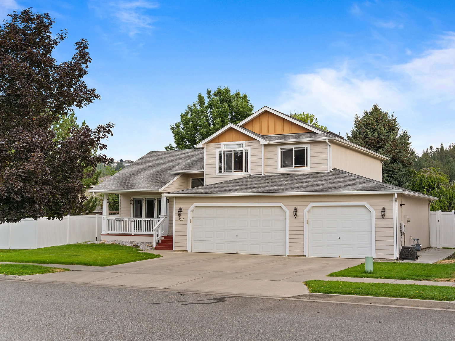4 bed, 2.5 bath, 2300 sqft, $2,800 — Photo 3