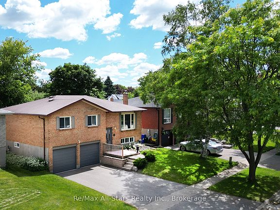 2nd image of 39 Applewood Cres