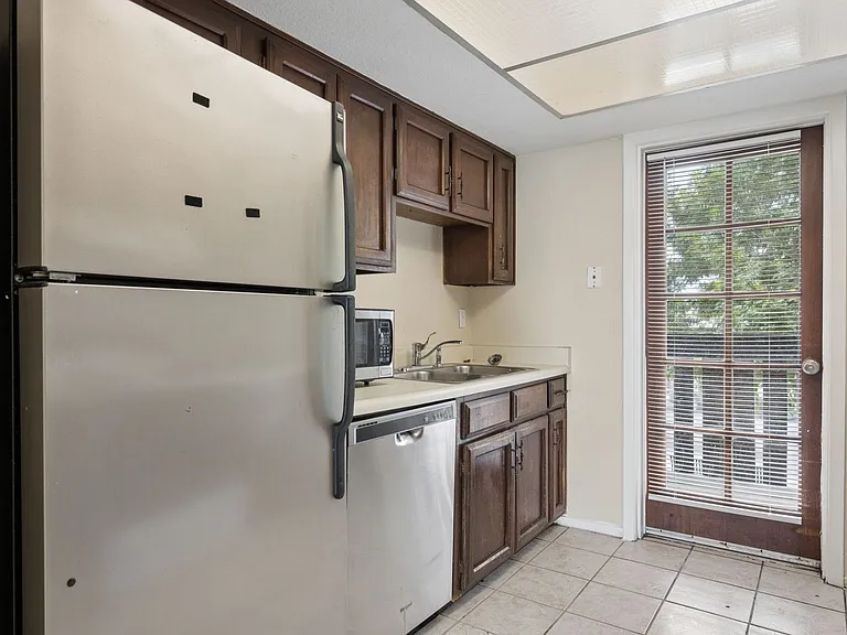 1927 E Hampton Ave #216 — Photo 7