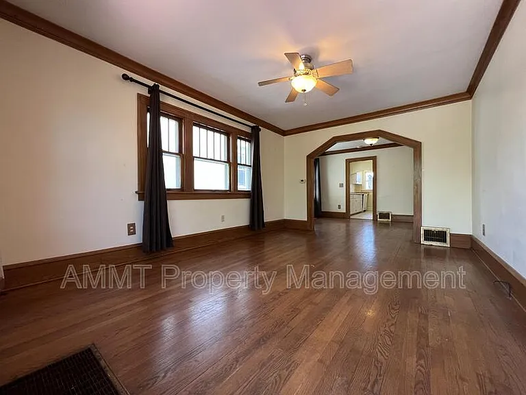 421 19th St NE — Photo 18