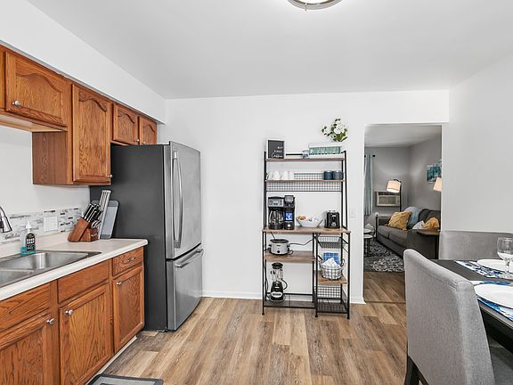 4th image of 3624 Pine Oak Ave SW #202
