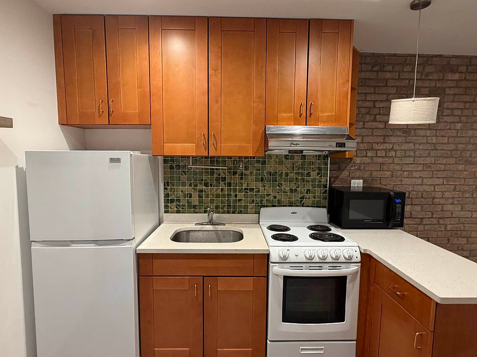 1st image of 229 Mott St APT 3