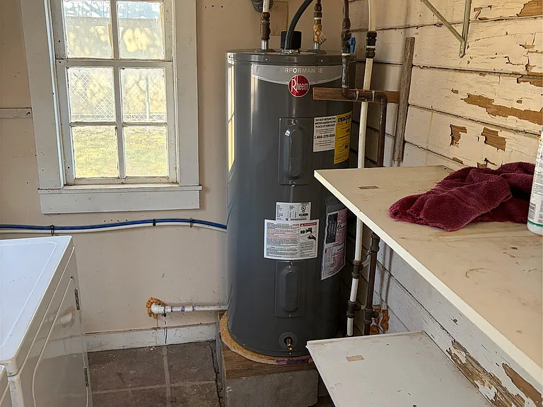 703 E FM 243 — Photo 14