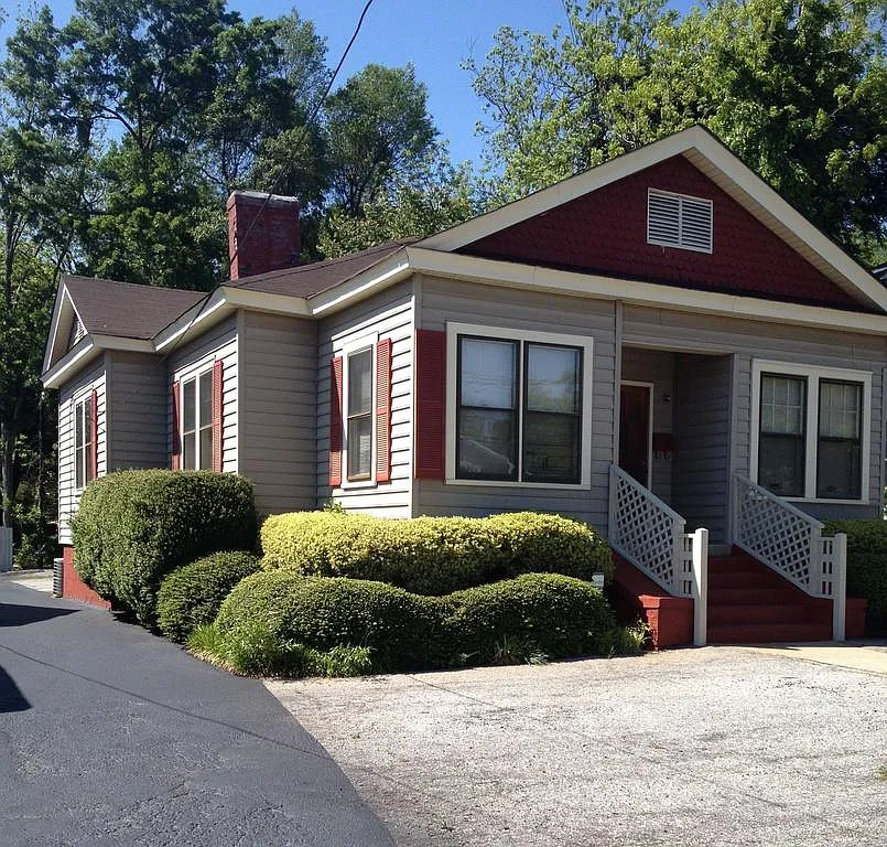206 Mills Ave — Photo 1