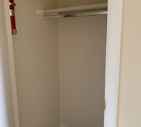 5th image of 611B W Walnut St #B