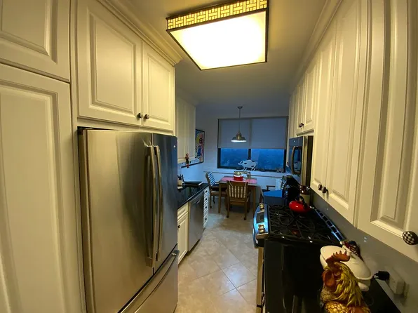 269-10 Grand Central Pkwy #16N, Floral Park, NY 11005